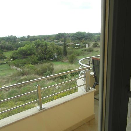 Bentley - Sea-View - 2 Bedroom Apartment Premantura Eksteriør billede