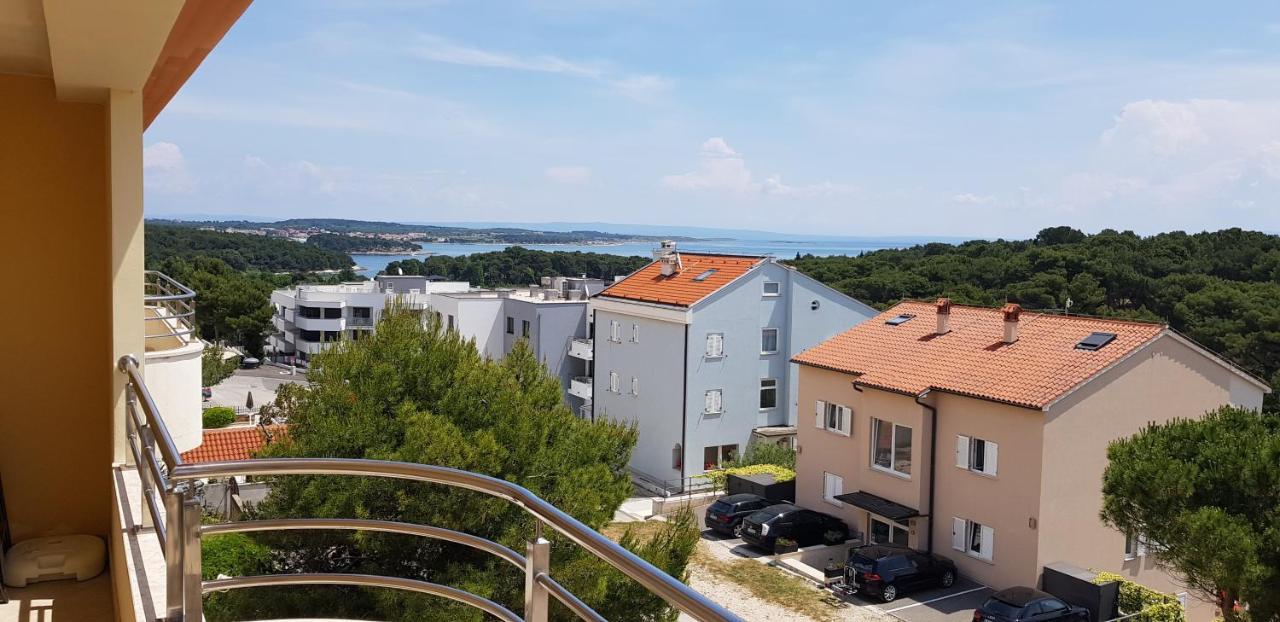 Bentley - Sea-View - 2 Bedroom Apartment Premantura Eksteriør billede