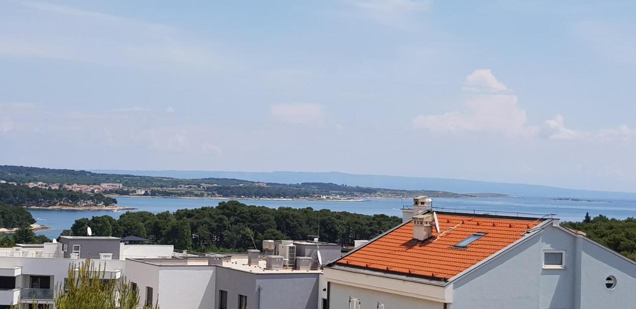 Bentley - Sea-View - 2 Bedroom Apartment Premantura Eksteriør billede